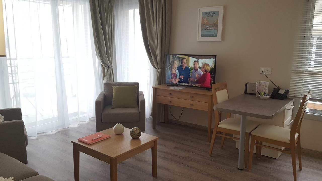 Residence Seniors Domitys Les Hautes Feuilles Reims Exteriör bild