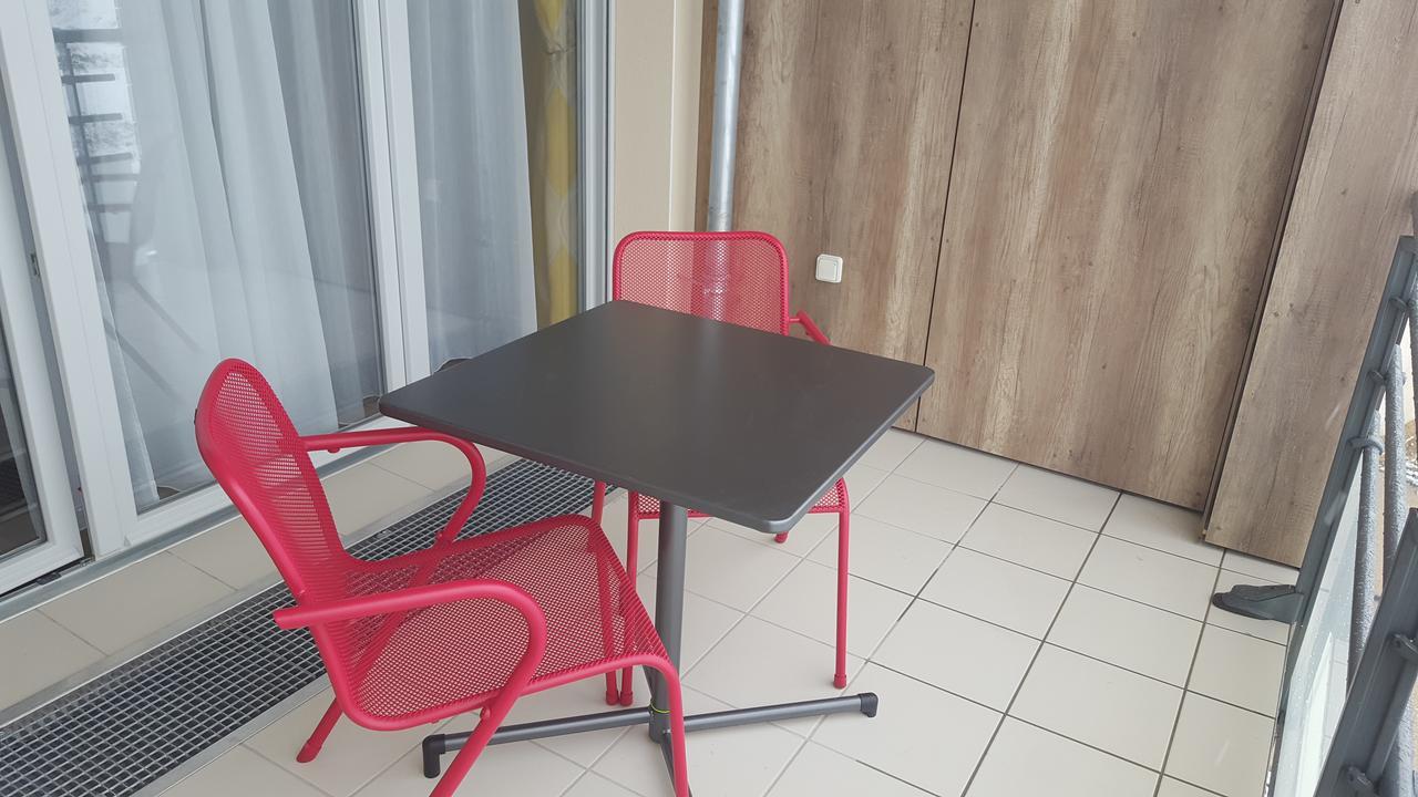 Residence Seniors Domitys Les Hautes Feuilles Reims Exteriör bild